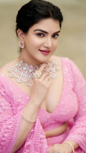 honey rose 13c872