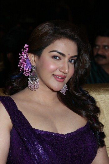 honey rose e01b17