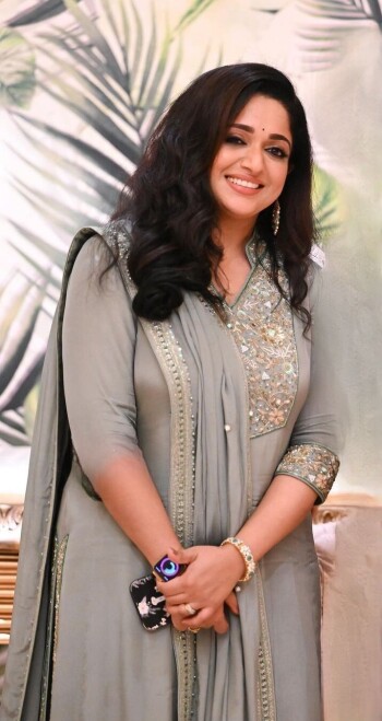 kavya madhavan 992e79