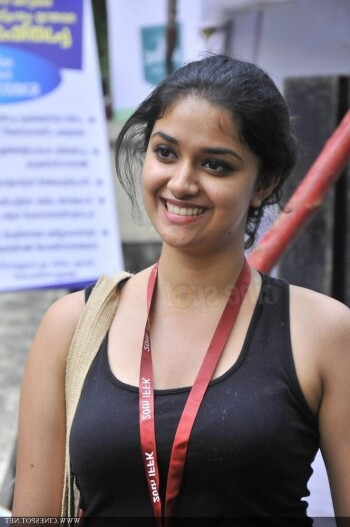 keerthi suresh d49b76