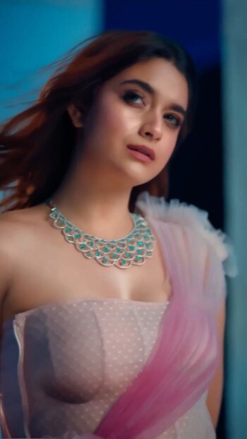 keerthi suresh d6ae03