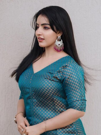 malavika menon 905b10