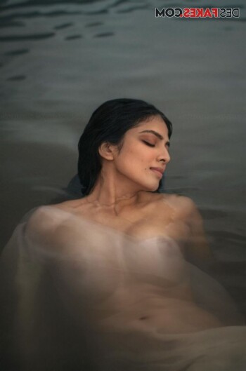malavika mohanan 1d822d