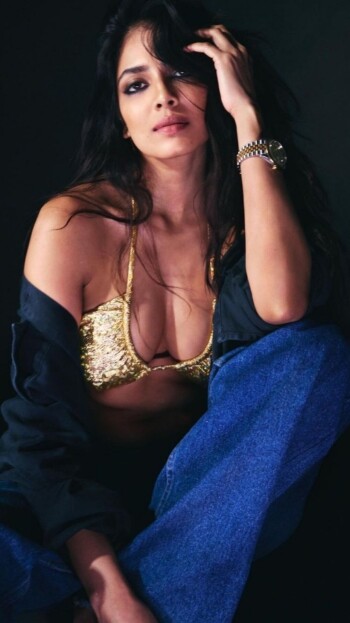 malavika mohanan 22b124