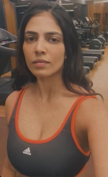 malavika mohanan 29ff7b