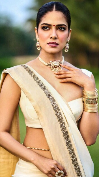 malavika mohanan 35a725