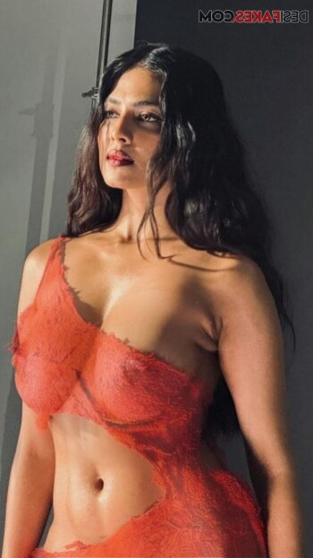 malavika mohanan 7095c9