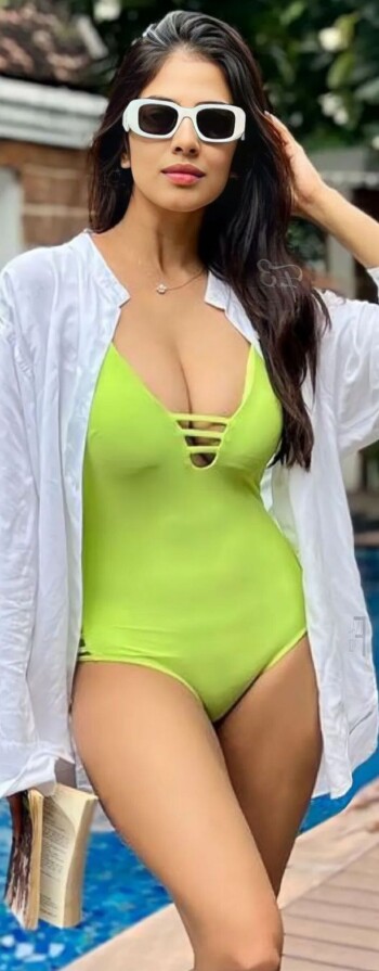 malavika mohanan 868621