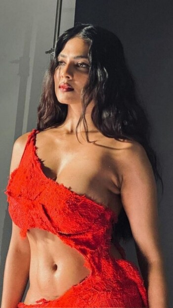 malavika mohanan 98d1f2