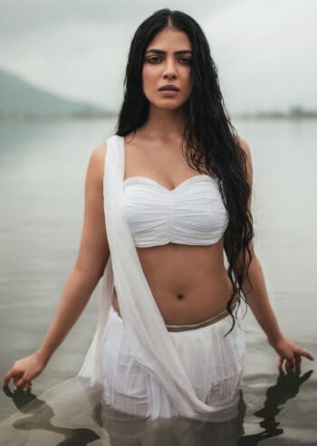 malavika mohanan b11e06
