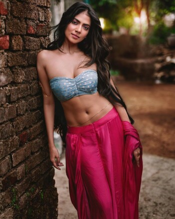 malavika mohanan d664ce