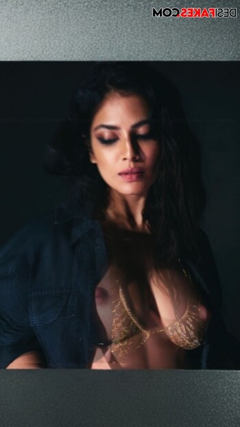 malavika mohanan d83a82