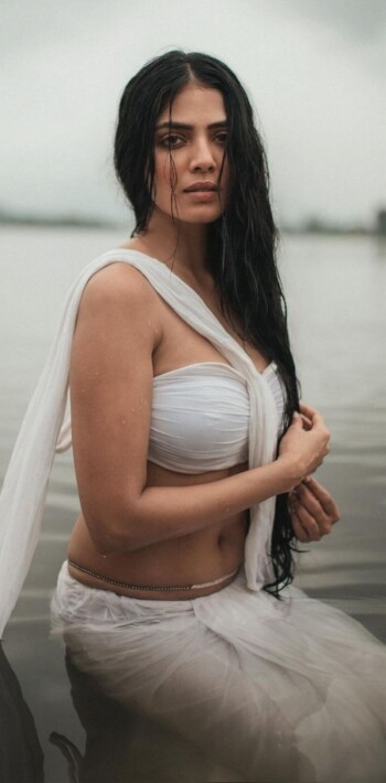 malavika mohanan dc61e1