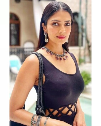 malavika mohanan e612e0