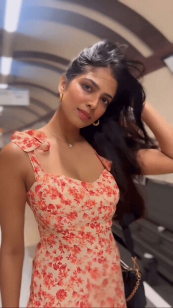 malavika mohanan gif 33605e