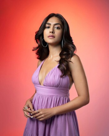 mrunal thakur 6dc08a