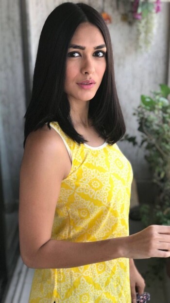 mrunal thakur bd463b