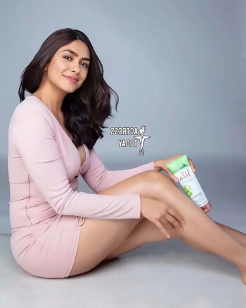 mrunal thakur bd6d96