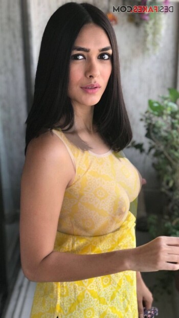mrunal thakur ccfdcd