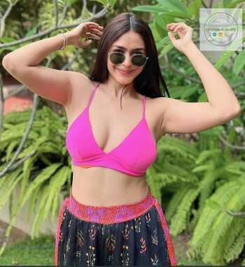 mrunal thakur d0b128