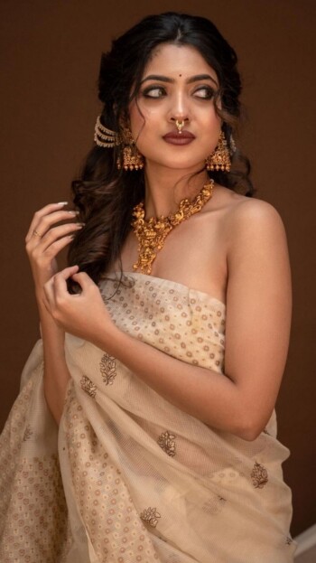 nandana varma eb13c4