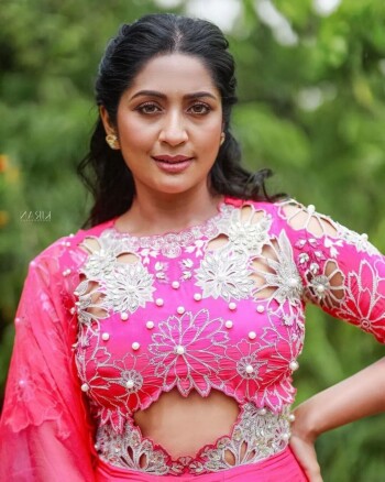 navya nair 940678