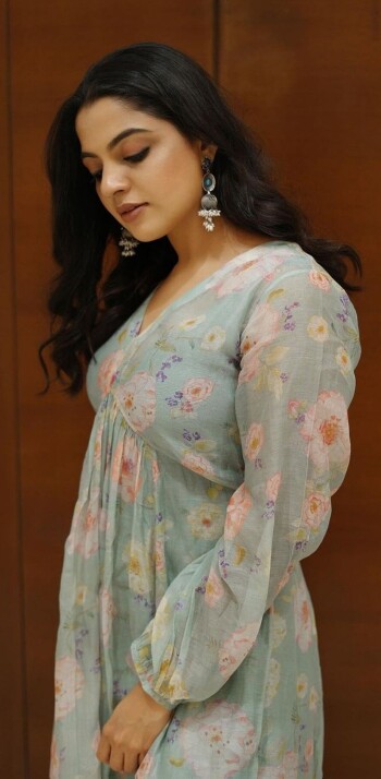 nikhila vimal 07b8cc