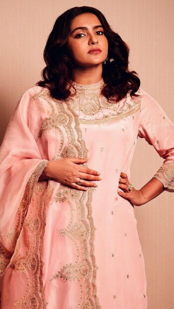 parvathy thiruvothu 163902
