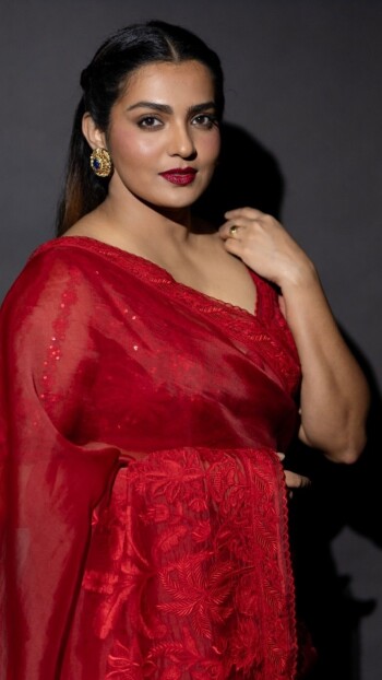 parvathy thiruvothu 70b756