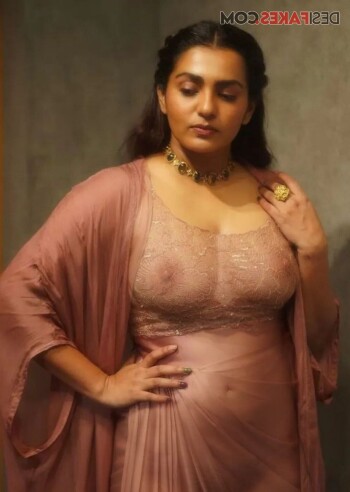 parvathy thiruvothu f08545
