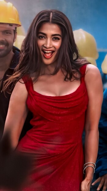 pooja hegde ceda54