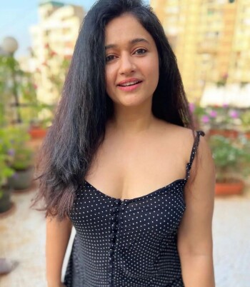 poonam bajwa 510d77