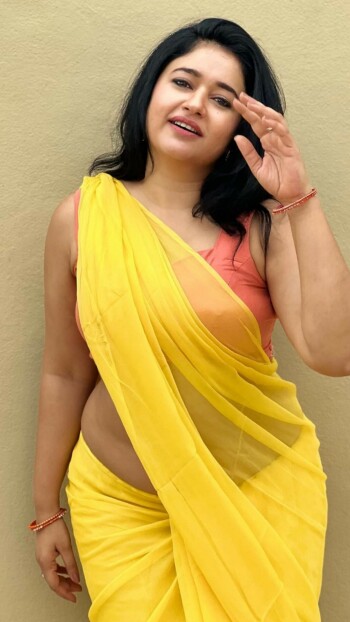 poonam bajwa 596693