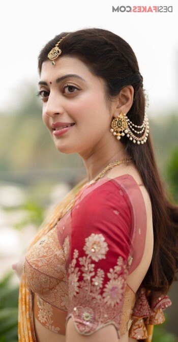 pranitha subhash 690a70