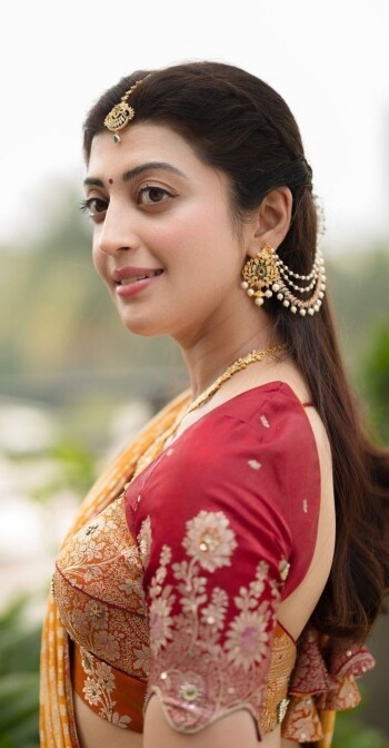 pranitha subhash 7f5137