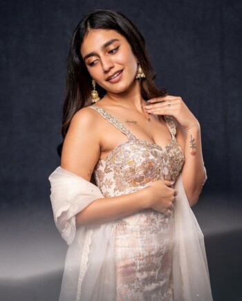 priya_varrier_35d36c.jpg