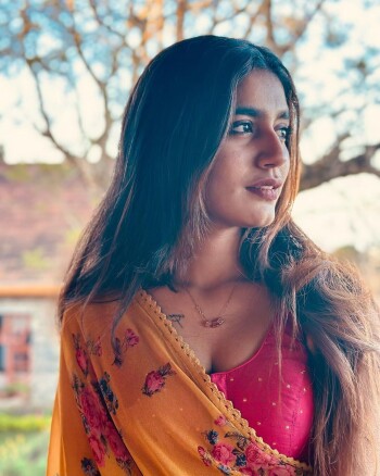priya varrier fd1276