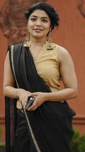 rima kallingal b76d8b