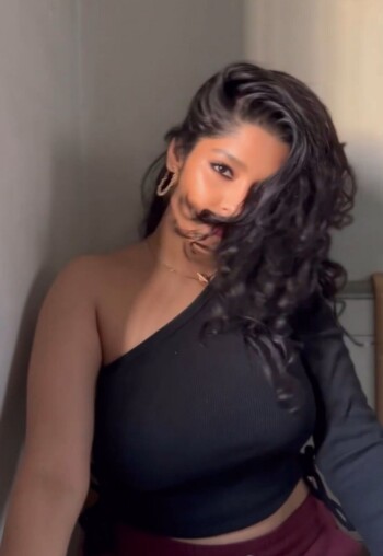 ritika singh 0376e7