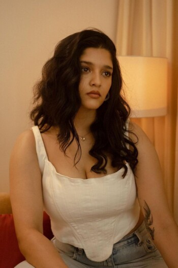 ritika singh 8fea68