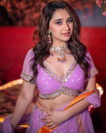 sanaya pithawalla 8b9fb8
