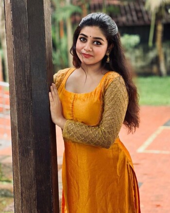 saniya babu 0bfd4f