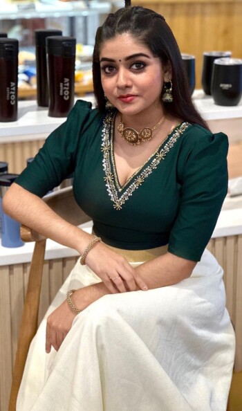 saniya babu 24985e