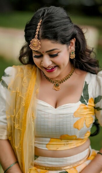 saniya babu 633d70