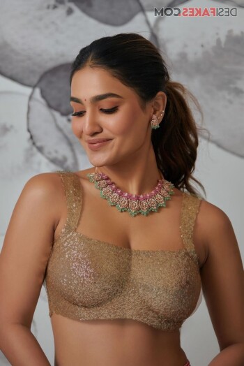 saniya iyappan 289894