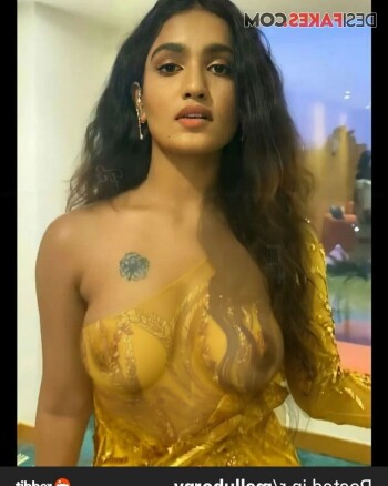 saniya iyyapan a74ed6