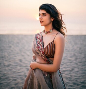 sanjana sanghi c2711e