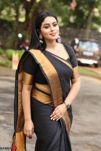 shamna kasim d61200