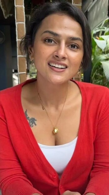 shraddha srinath 1d5063