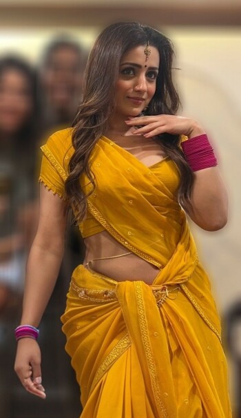 trisha krishnan ea045d